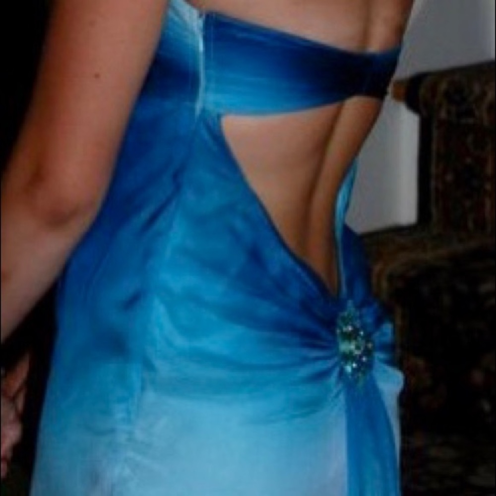 ✨Faypana Couture Prom Dress; FREE jewelry✨ - Picture 2 of 8